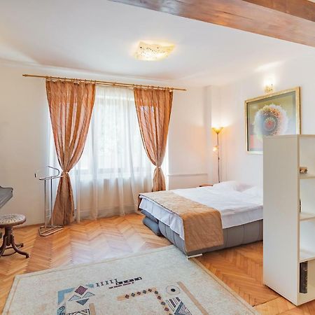 Bed&Wine In The Center Of Oradea Apartment Luaran gambar