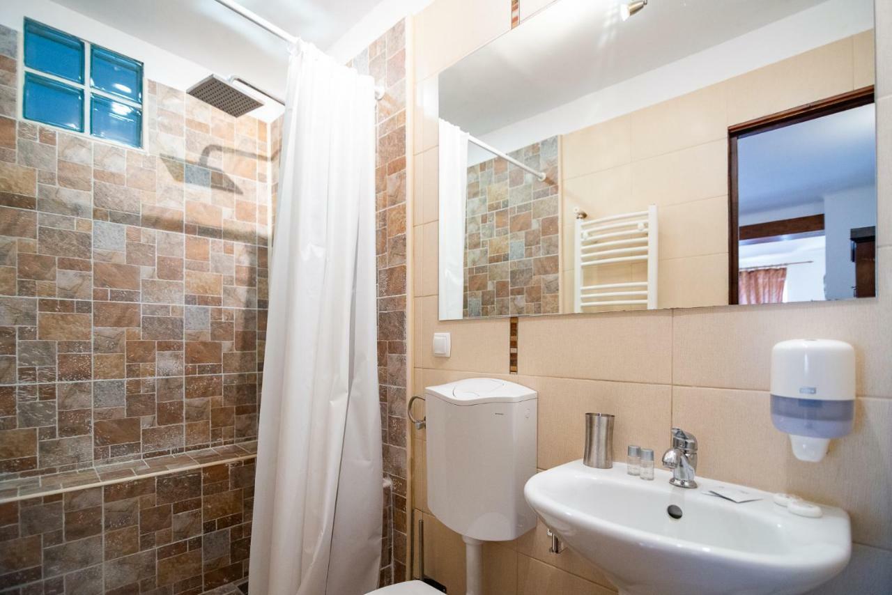 Bed&Wine In The Center Of Oradea Apartment Luaran gambar
