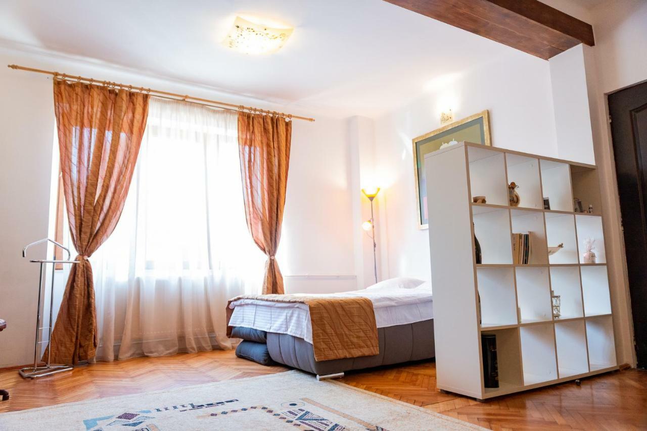 Bed&Wine In The Center Of Oradea Apartment Luaran gambar