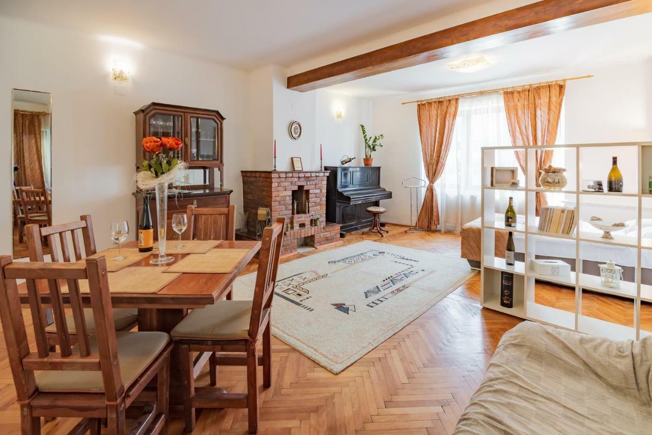Bed&Wine In The Center Of Oradea Apartment Luaran gambar