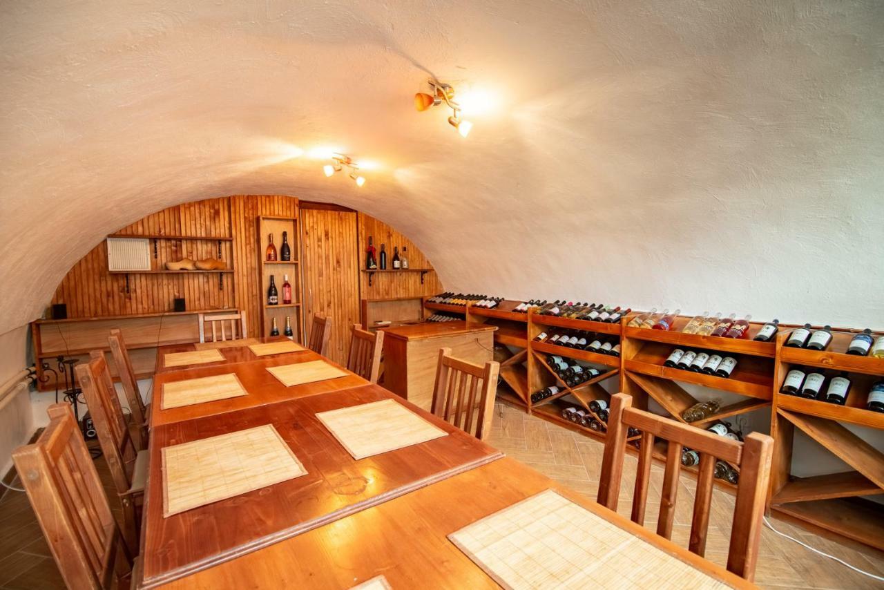 Bed&Wine In The Center Of Oradea Apartment Luaran gambar