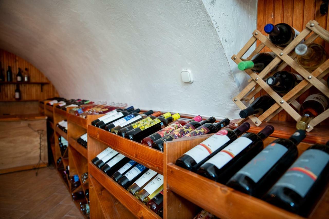 Bed&Wine In The Center Of Oradea Apartment Luaran gambar